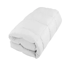 Zachte, witte, gewatteerde, verzwaarde deken, zorgvuldig opgevouwen, bevorderlijk voor ontspanning, stressvermindering en een betere slaapkwaliteit.